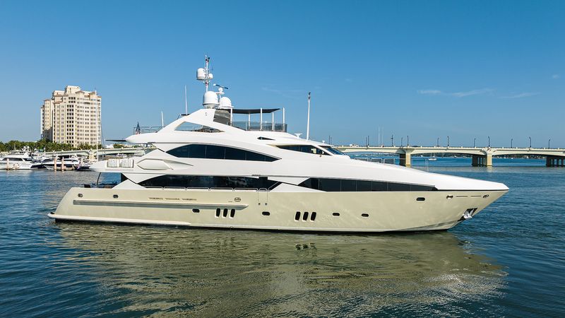 121' 2009 Sunseeker Trideck