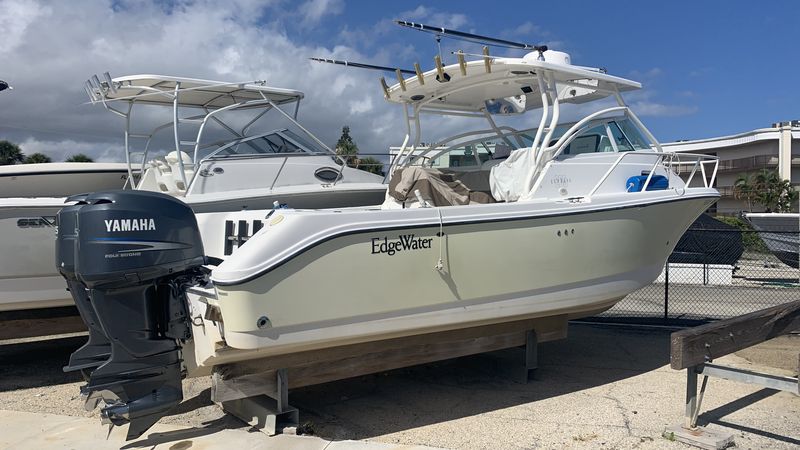 26' 2003 Edgewater 265 Express