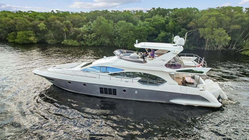 70' 2013 Azimut