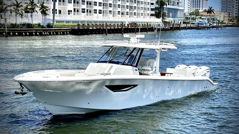37' 2022 Pursuit 378