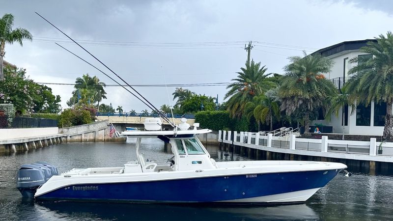 35' 2009 Everglades 350 CC