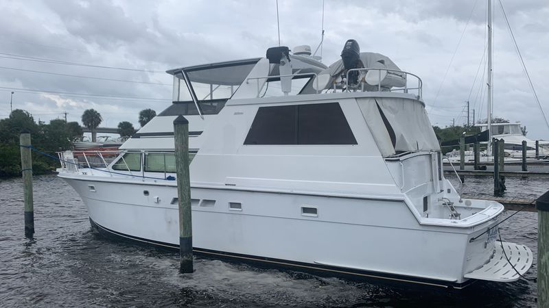 52' 1998 Hatteras 52 Cockpit Motor Yacht