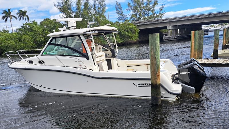 31' 2014 Boston Whaler 315 Conquest