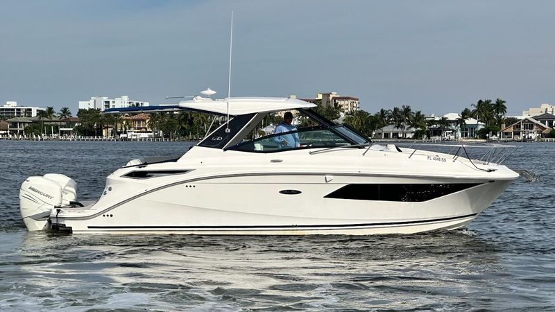 32' 2020 Sea Ray 320 Sundancer OB