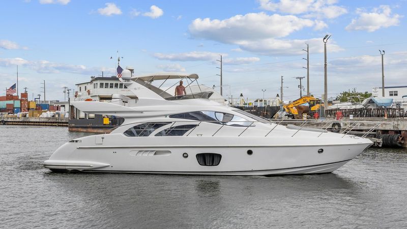 55' 2005 Azimut 55 flybridge