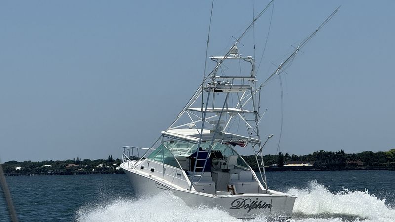 35' 2002 Cabo 35 Express