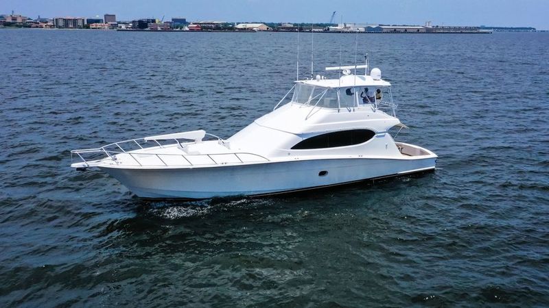 68' 2007 Hatteras 68 Convertible