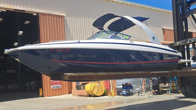 27' 2014 Regal 2700 Bowrider
