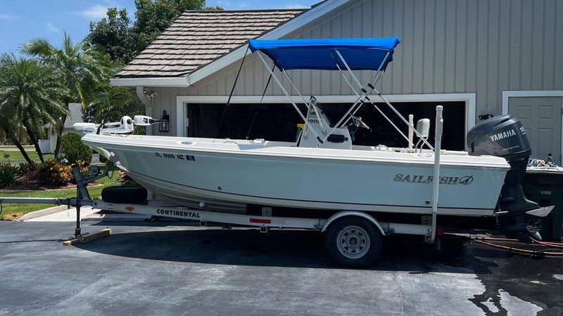 19' 2009 Sailfish 1900 Bay Boat