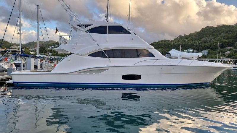70' 2009 Bertram 700 Enclosed