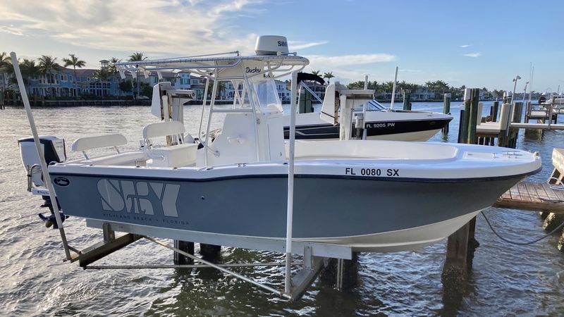 25' 2021 Dusky 252 T