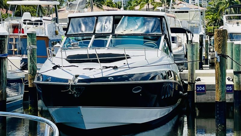 35' 2012 Cruisers 350 Express