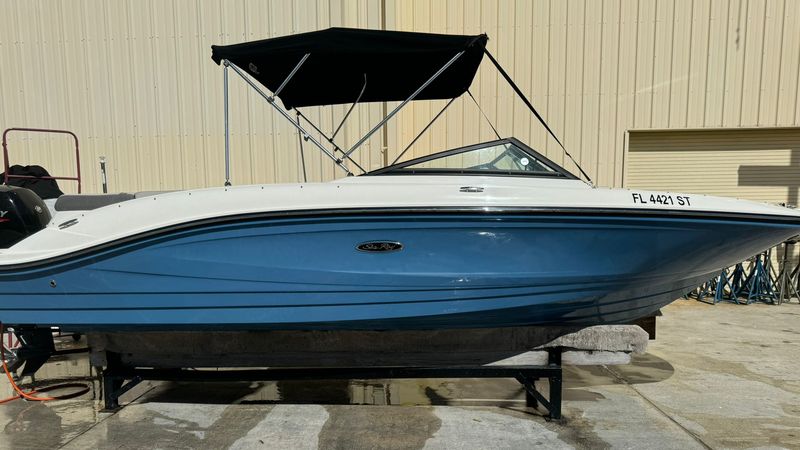 21' 2020 Sea Ray SPX 210 OB