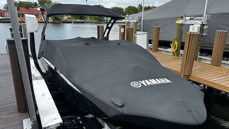 27' 2020 Yamaha Boats 275 SE