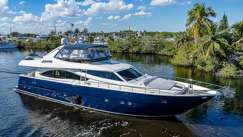 83' 2006 Ferretti Yachts 830
