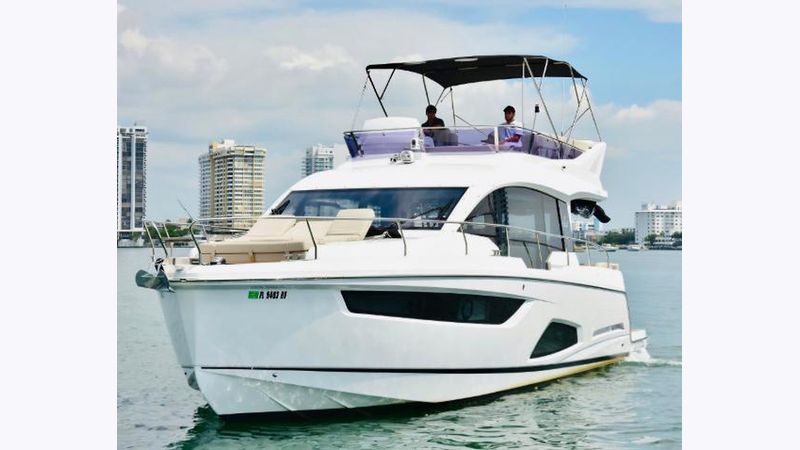 43' 2019 Sealine F430