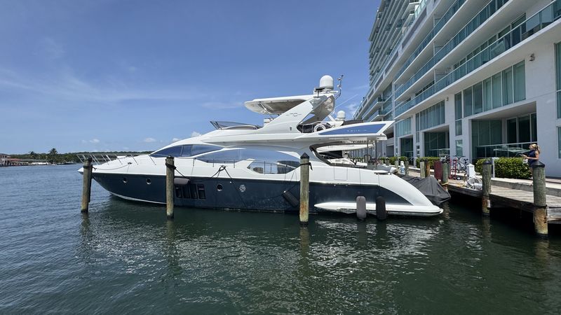 70' 2014 Azimut Flybridge