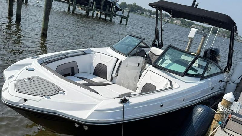 27' 2023 Monterey M65