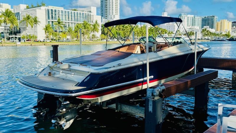 32' 2015 Chris Craft Launch