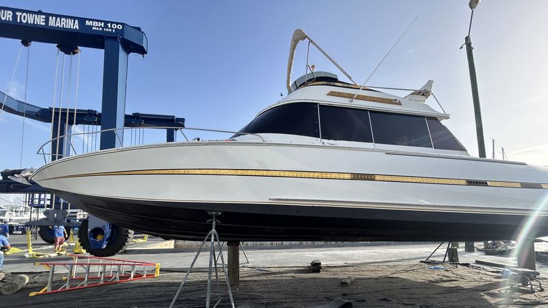 38' 1984 Custom