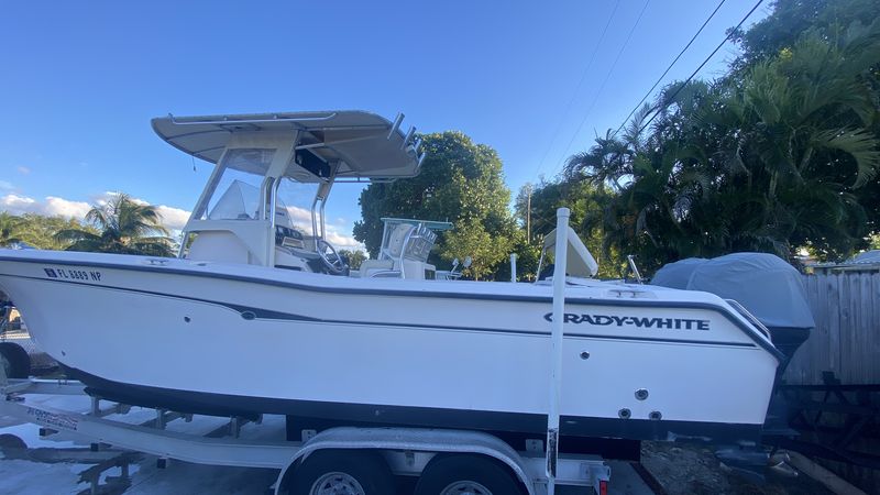 27' 2007 Grady-White Chase 273