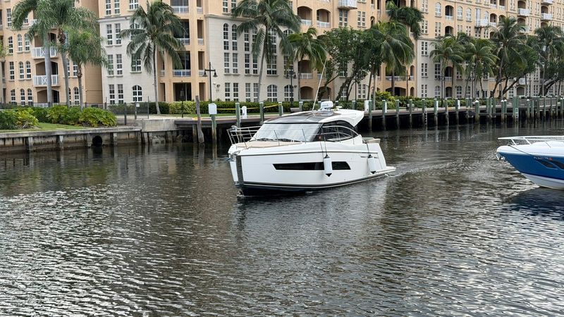 34' 2019 Carver C34