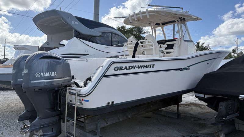 30' 2018 Grady-White Canyon 306