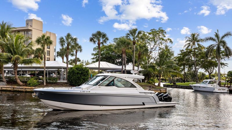 38' 2021 Formula 380 Super Sport Crossover OB