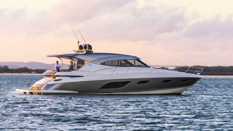 60' 2021 Riviera 6000 Sport Yacht Platinum Edition
