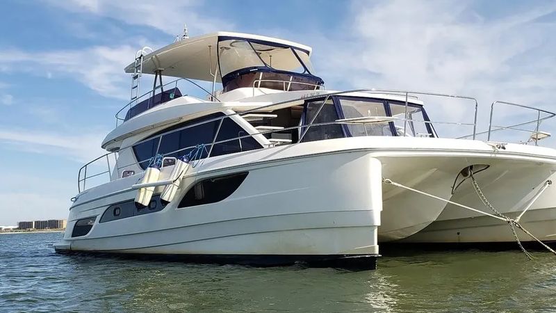 48' 2014 Aquila 48