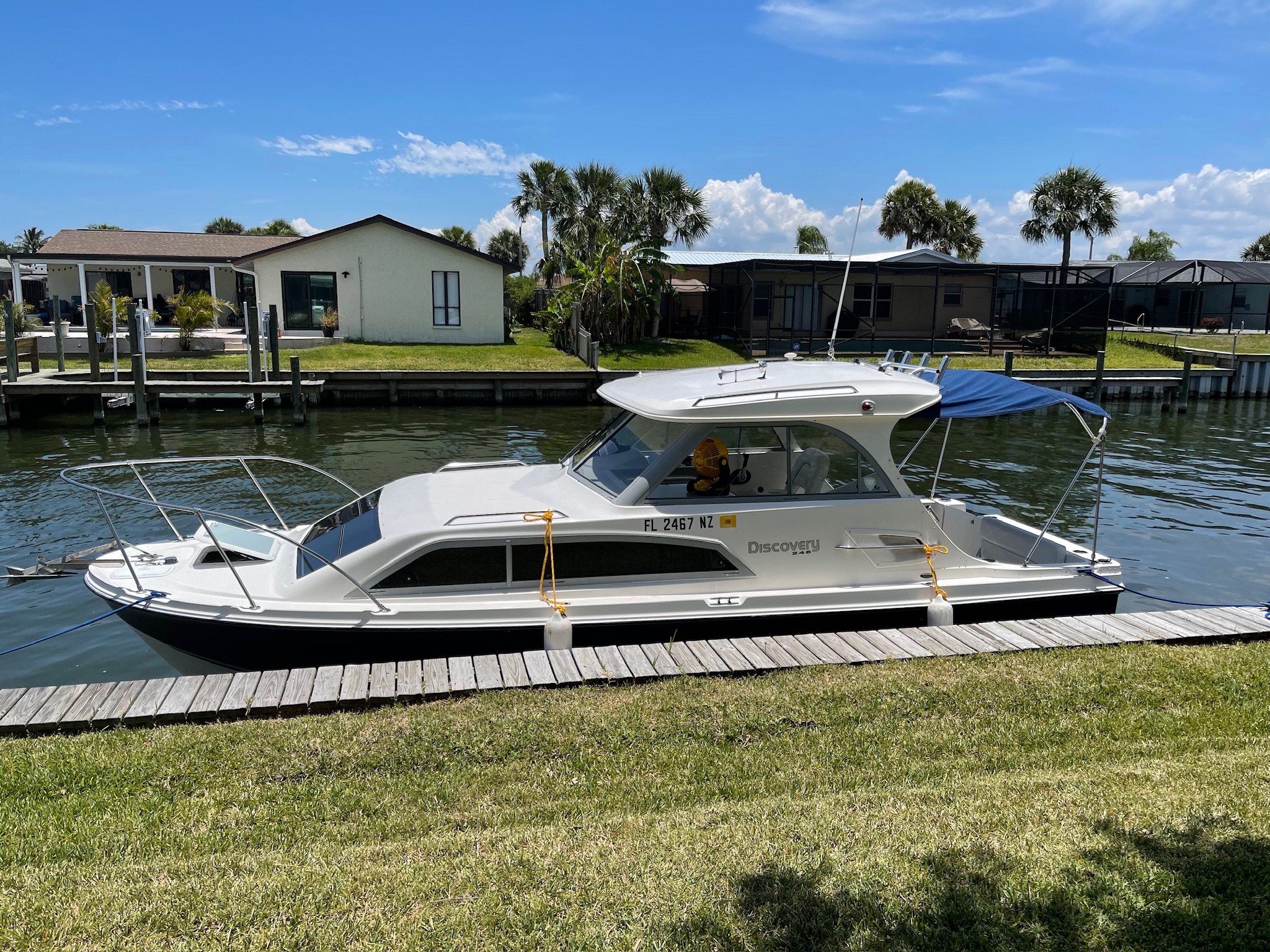 23' 2009 Bayliner Discovery 246