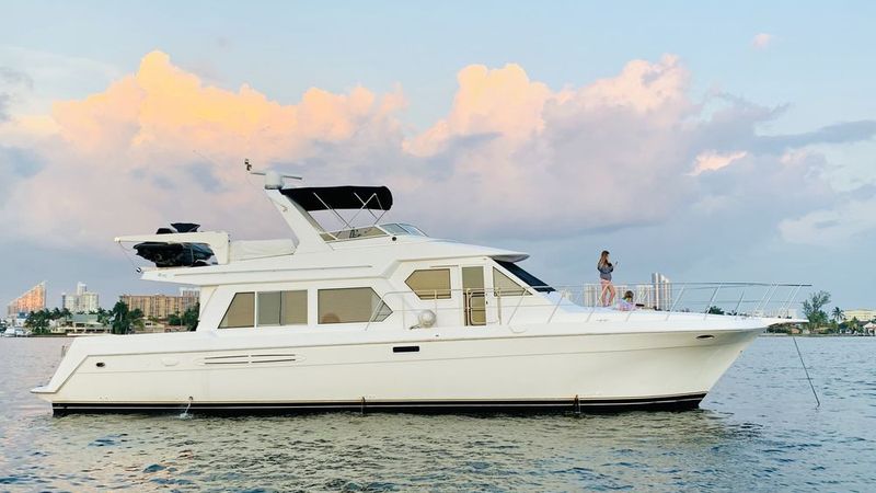 57' 2003 Navigator 5700 Rival