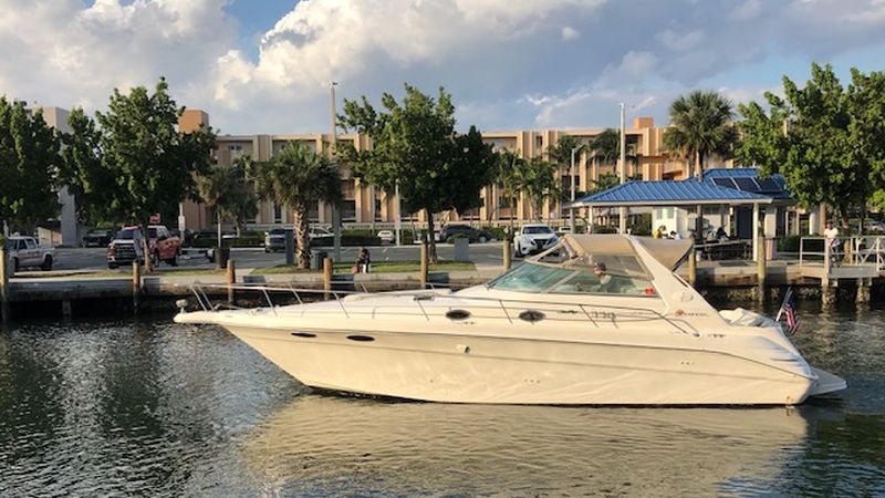33' 1997 Sea Ray Sundancer