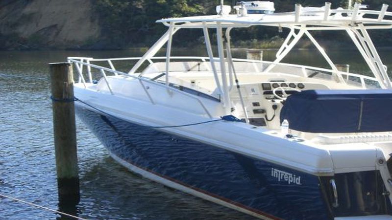 37' 2005 Intrepid 377 Walkaround
