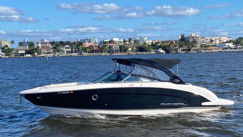 32' 2016 Regal 3200 Bowrider