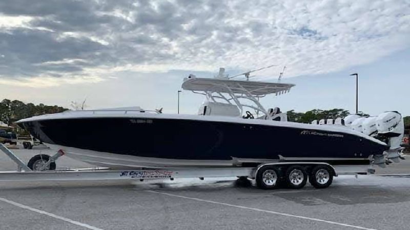 39' 2019 Midnight Express Cuddy