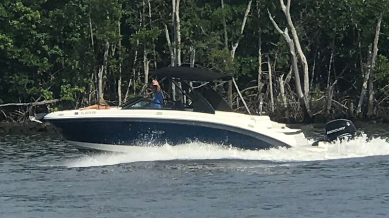27' 2019 Sea Ray SDX 270