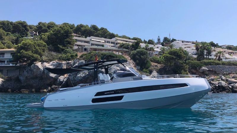 37' 2018 Invictus 370 GT