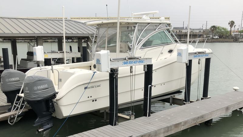 32' 2015 World Cat 320 EC