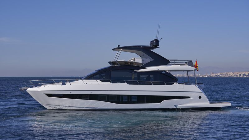 66' 2021 Astondoa Flybridge