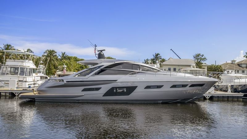 70' 2020 Pershing 7X