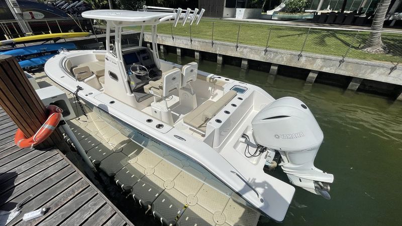 23' 2018 Pursuit C238