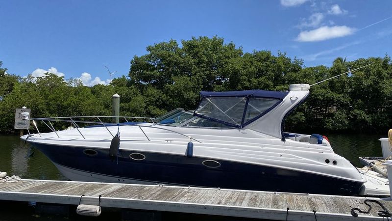37' 2007 Larson Cabrio