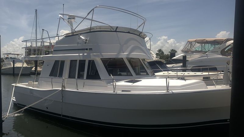 39' 2002 Mainship 390 Trawler