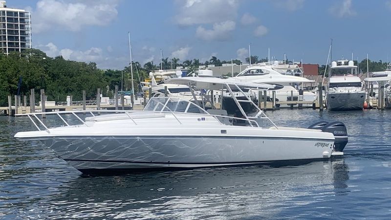 34' 1999 Intrepid 339 Walkaround