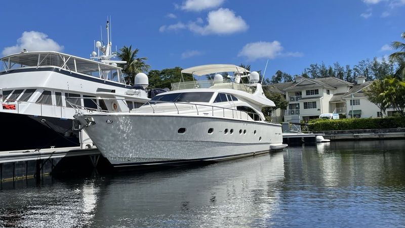 68' 2001 Ferretti Yachts 680