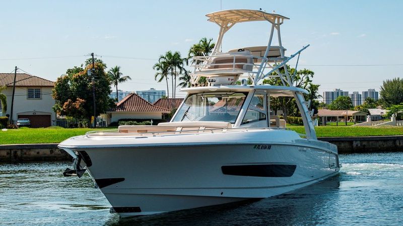 42' 2016 Boston Whaler 420 Outrage
