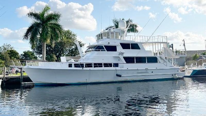 101' 1983 Knight & Carver Custom Trideck