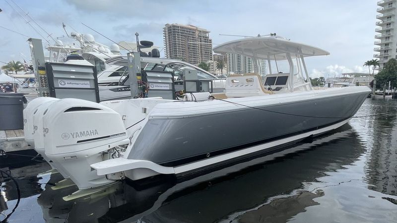40' 2015 Intrepid 400 Center Console