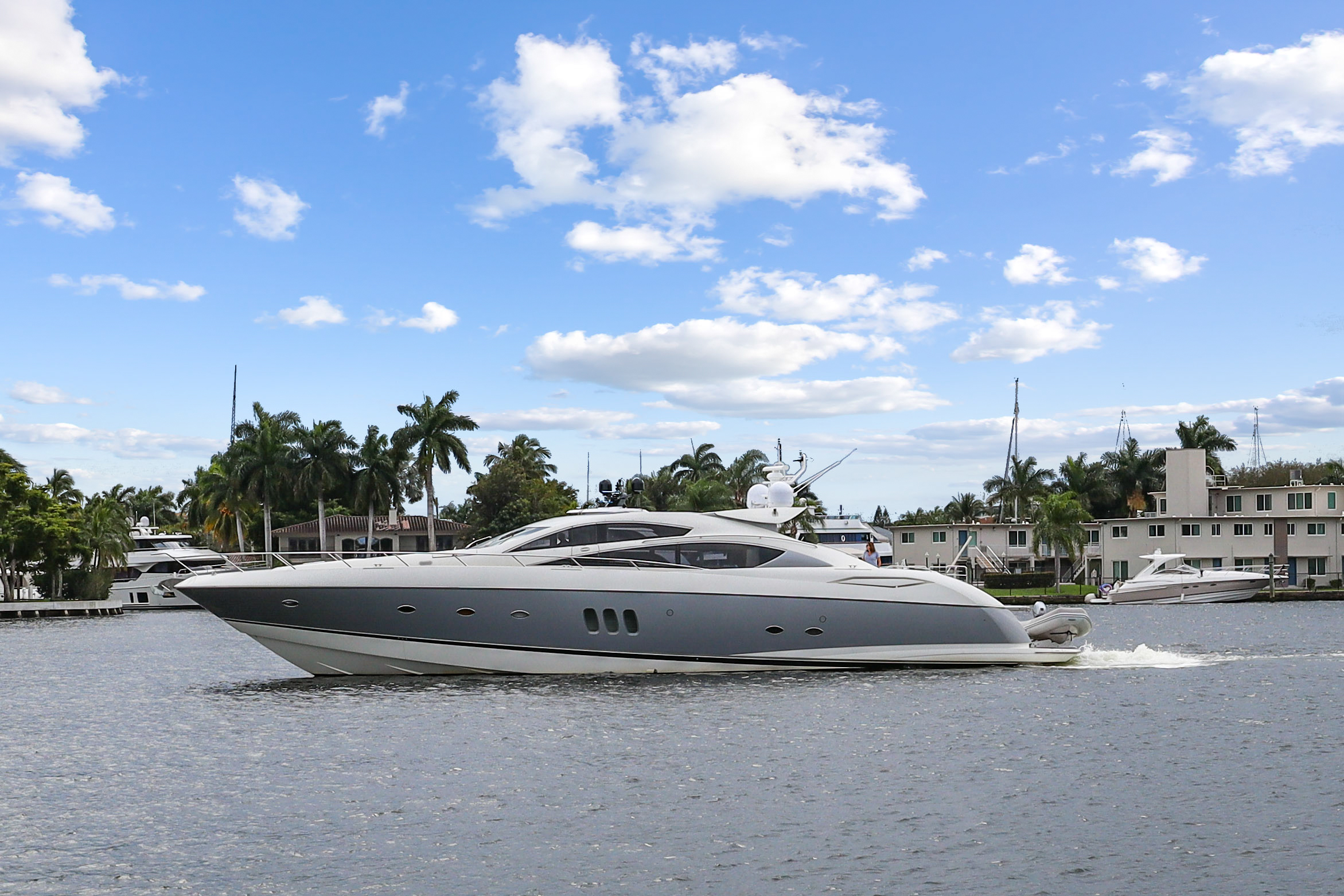 82' 2006 Sunseeker Predator